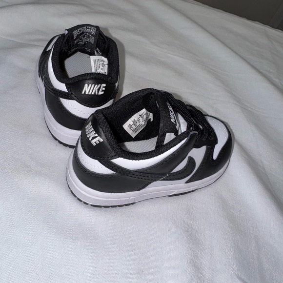 Nike Kids Sneakers in Black and White - Picture 5 of 13